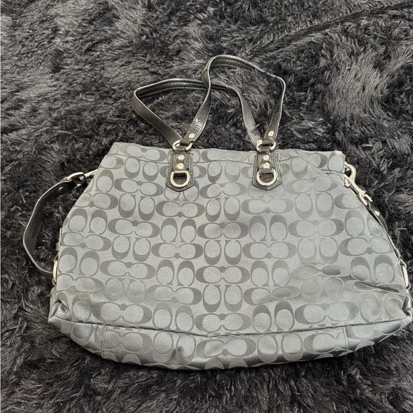 Coach Ashley Signature Sateen Carryall Black
F15510 - Picture 7 of 15